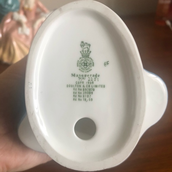 Royal Doulton Vintage Figurine Masquerade - Picture 6 of 7